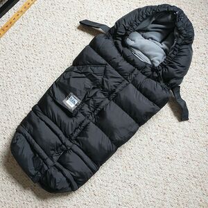 7am Enfant 212 Evolution Extendable Blanket Black Plush Fleece Lined 6 Months-4T